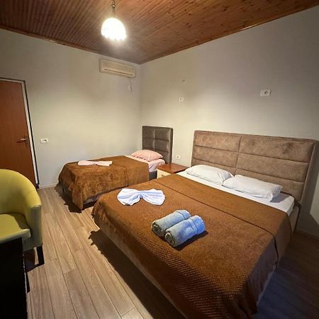 Eden Hostel Tirana Bagian luar foto