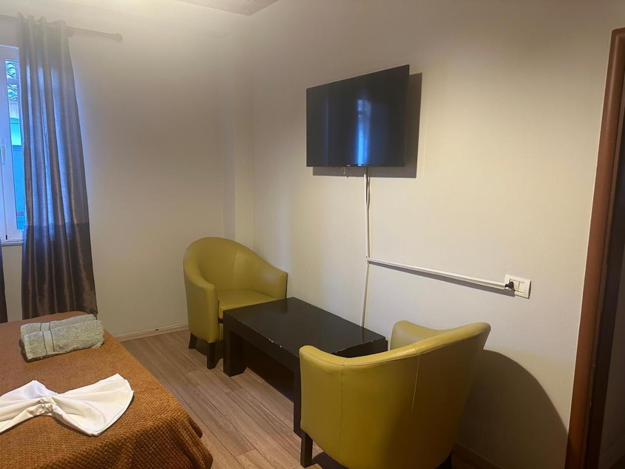 Eden Hostel Tirana Bagian luar foto