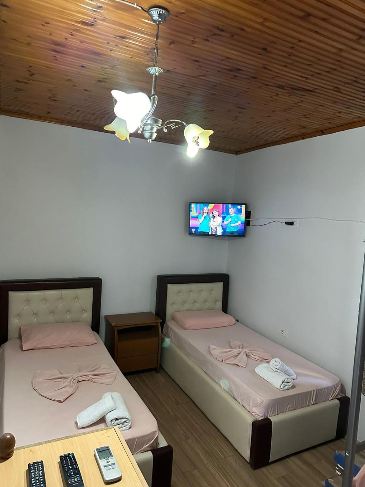Eden Hostel Tirana Bagian luar foto