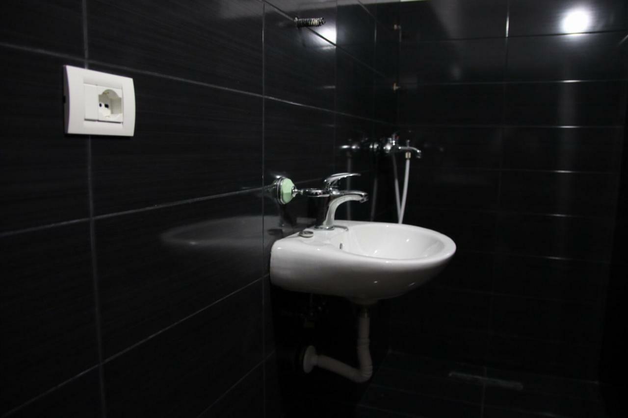 Eden Hostel Tirana Bagian luar foto