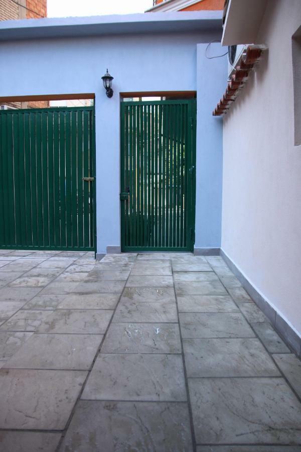 Eden Hostel Tirana Bagian luar foto