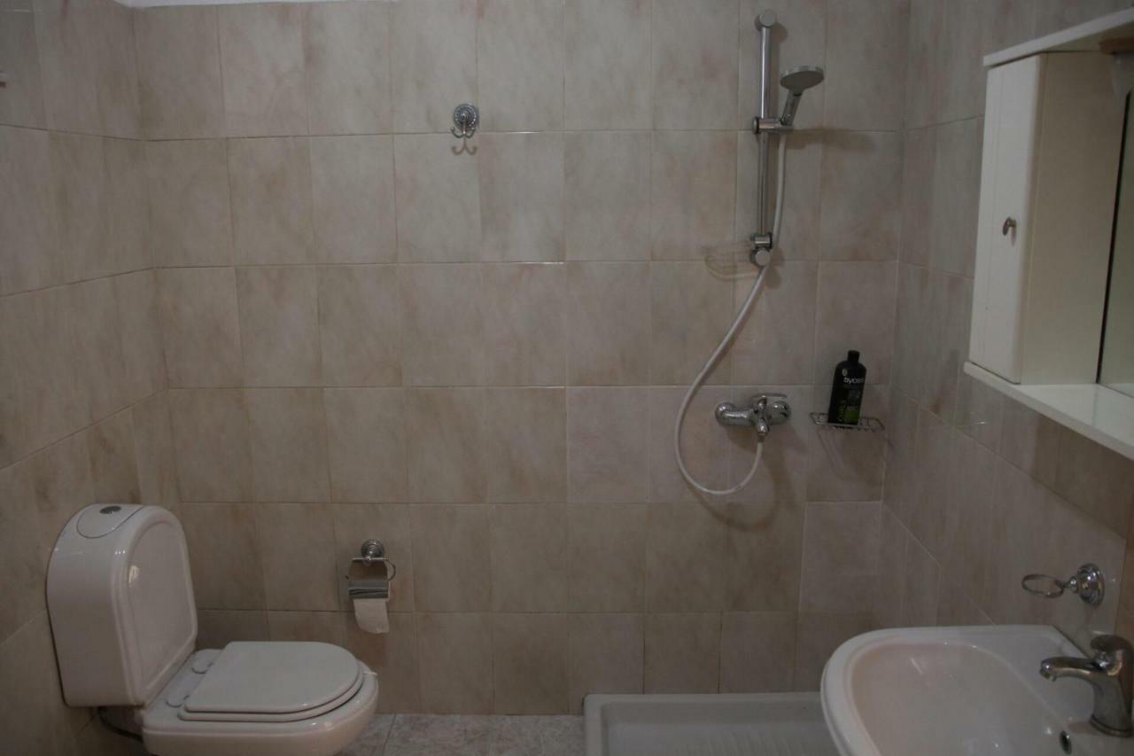 Eden Hostel Tirana Bagian luar foto
